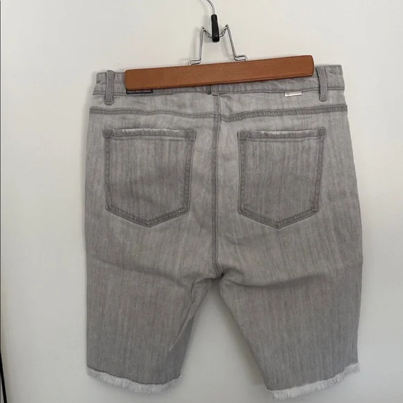 Tractr Women's Gray Cropped shorts - Picture 7 of 7